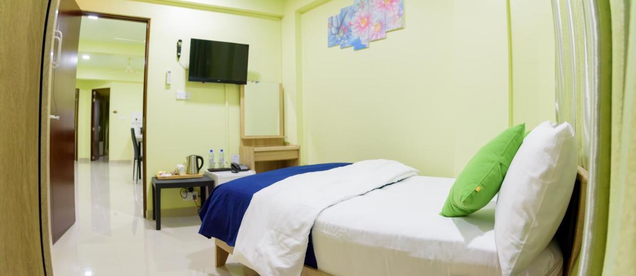 Tourist Inn Мале Экстерьер фото