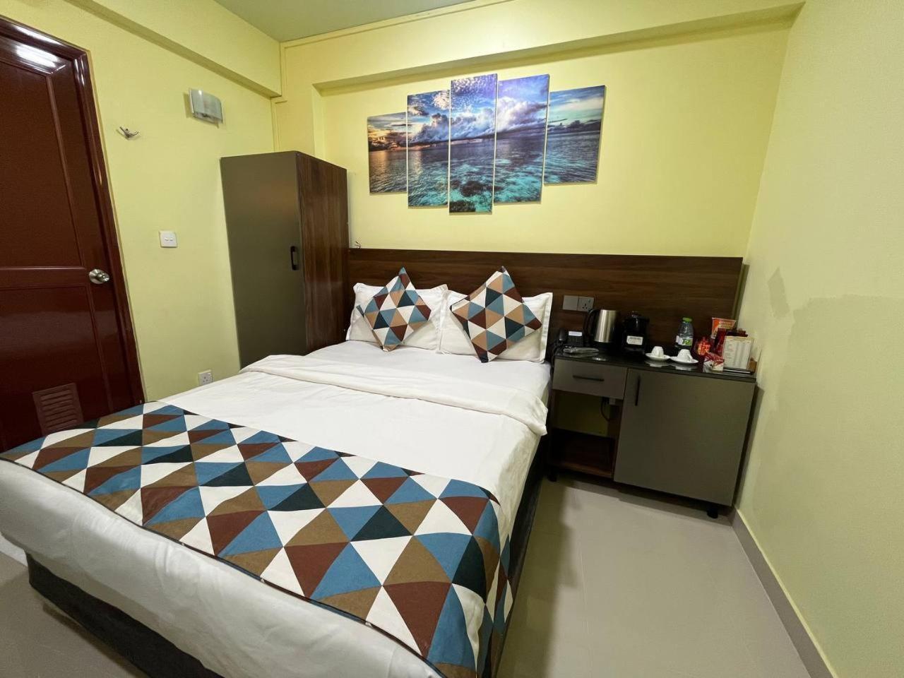 Tourist Inn Мале Экстерьер фото