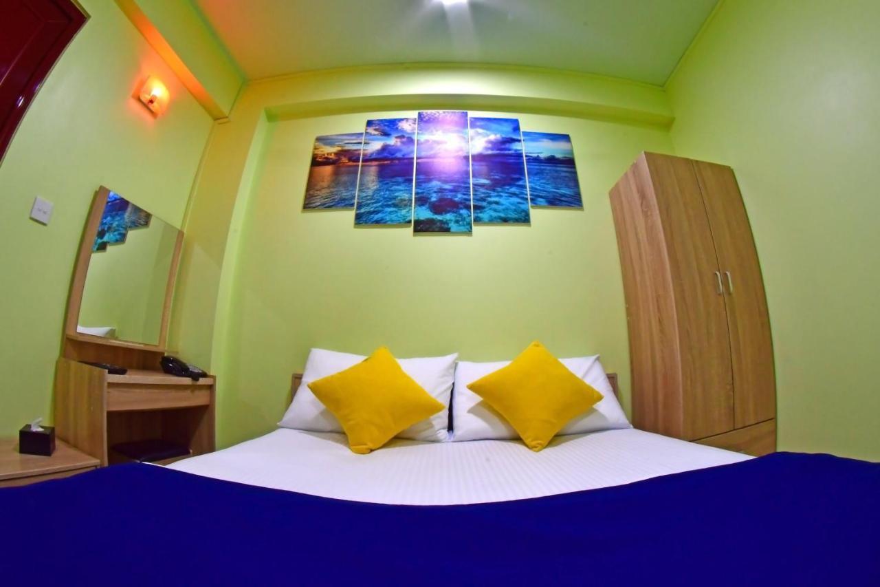 Tourist Inn Мале Экстерьер фото